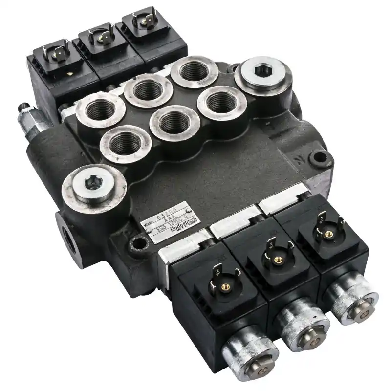 Distribuitor hidraulic 80 l/min 3 secțiuni, comandă electrică 12V, 3x dublu efect (DDD) Badestnost Vezi acum